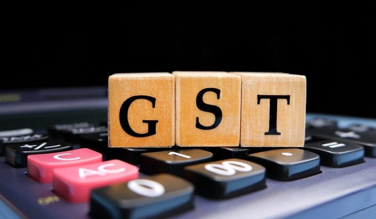 GST Rate: आयकर में राहत के बाद, जीएसटी दरों में कटौती की तैयारी, बढ़ेगी खपत!