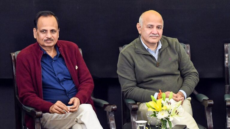 More trouble for AAP! President okays FIR against Manish Sisodia, Satyendar Jain in  ₹1,300 crore classroom scam | Mint