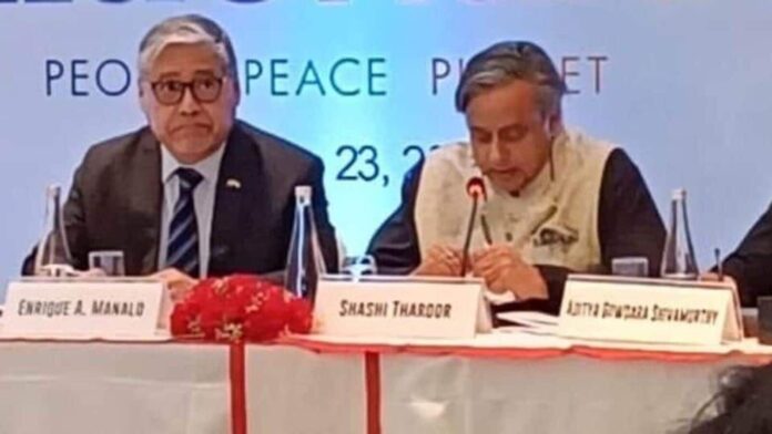 Shashi Tharoor praises Modi AGAIN! Cong MP lauds ‘a PM who can hug both Ukraine and Russia’ | Mint